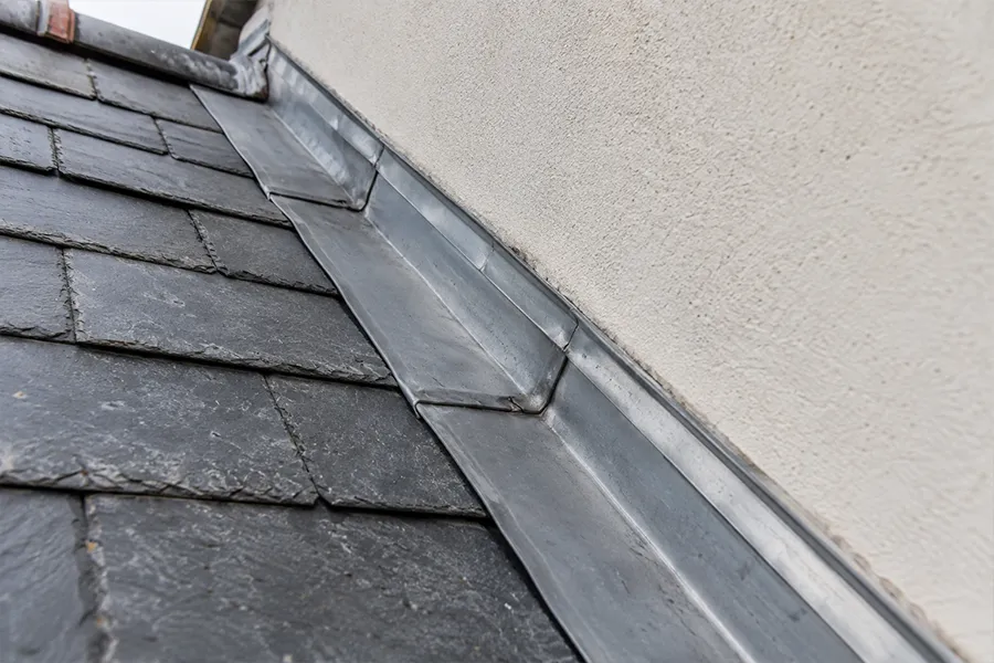 Pose de gouttière en zinc sur toiture à Orléans - mv bat 45 - photo 8